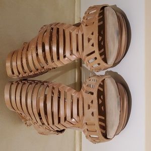 9 West tan heels